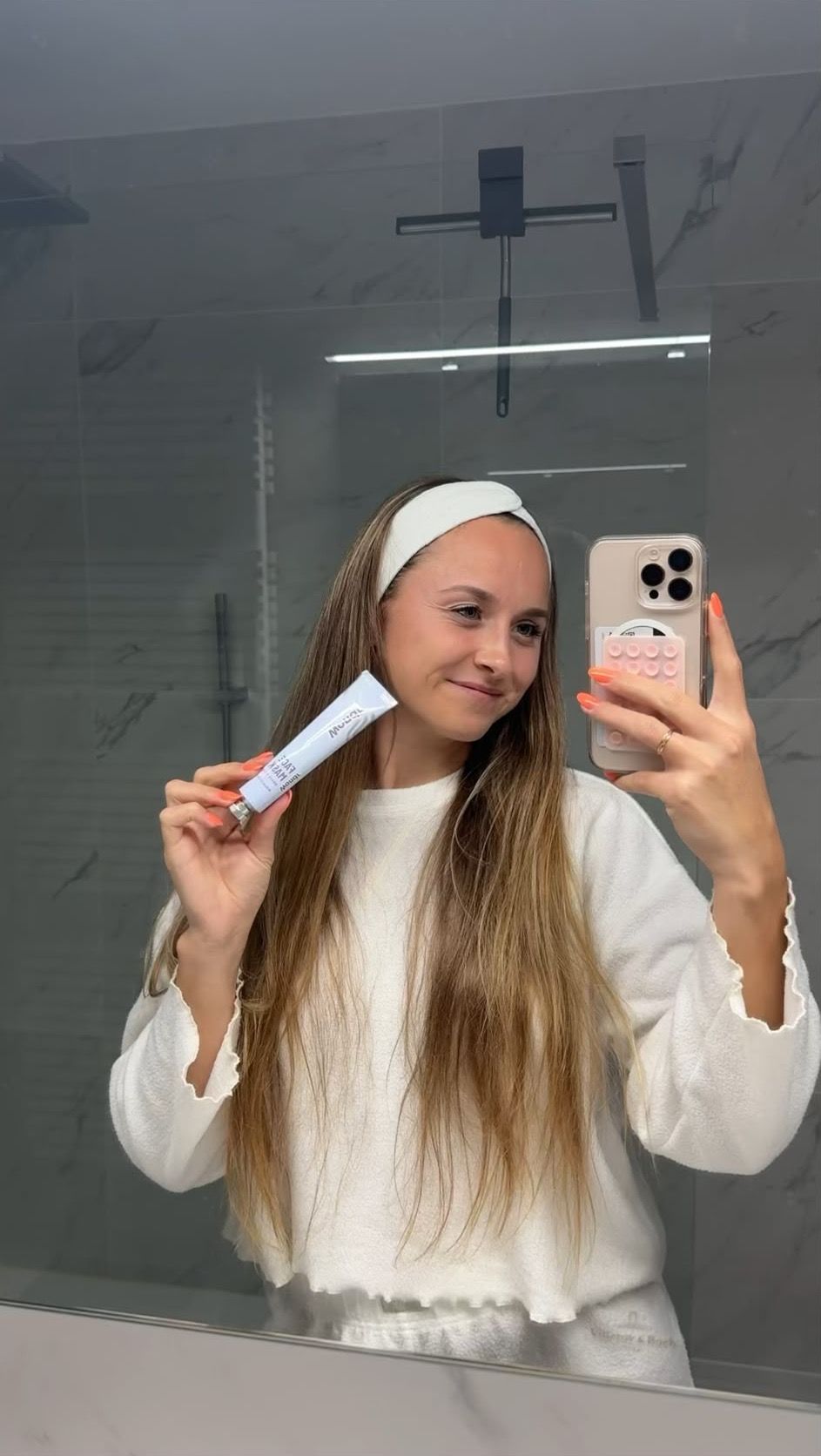 Yana met de face mask van Wondr